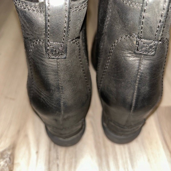 Sorel Black platform Ankle Boots with Elastic Panels - Picture 4 of 8